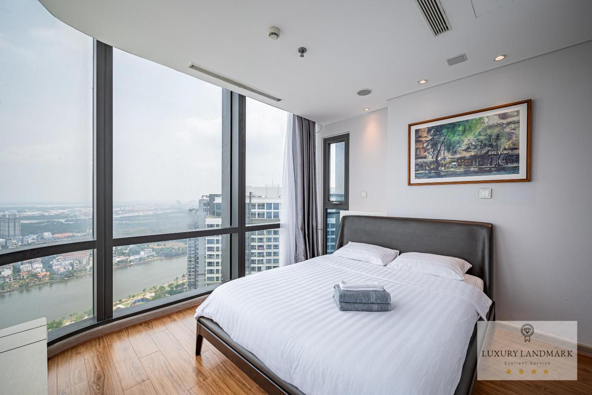 Khách sạn hẻo lánh Celeste Landmark 81 Riverview