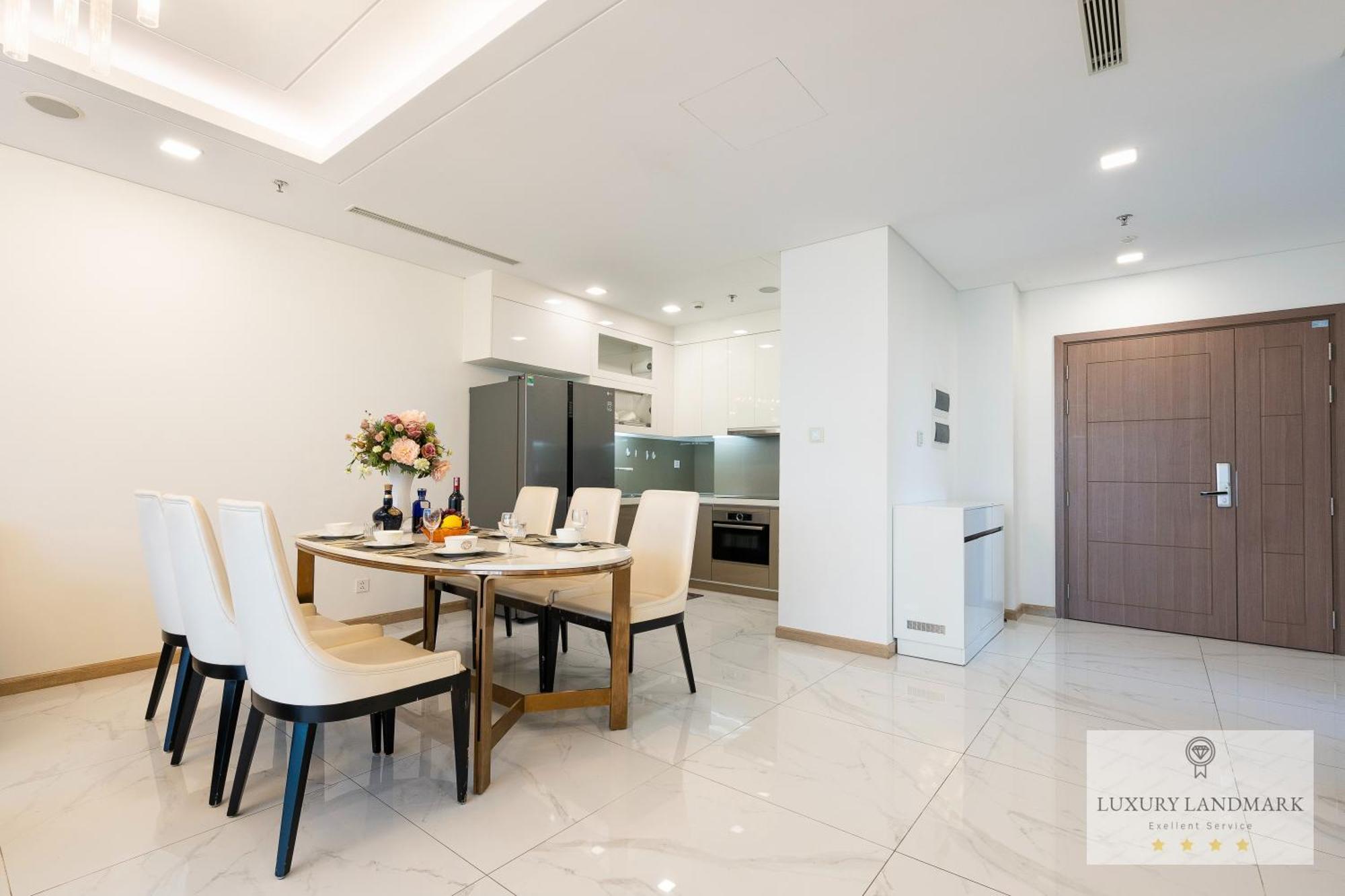 Celeste Landmark 81 Riverview Aparthotel