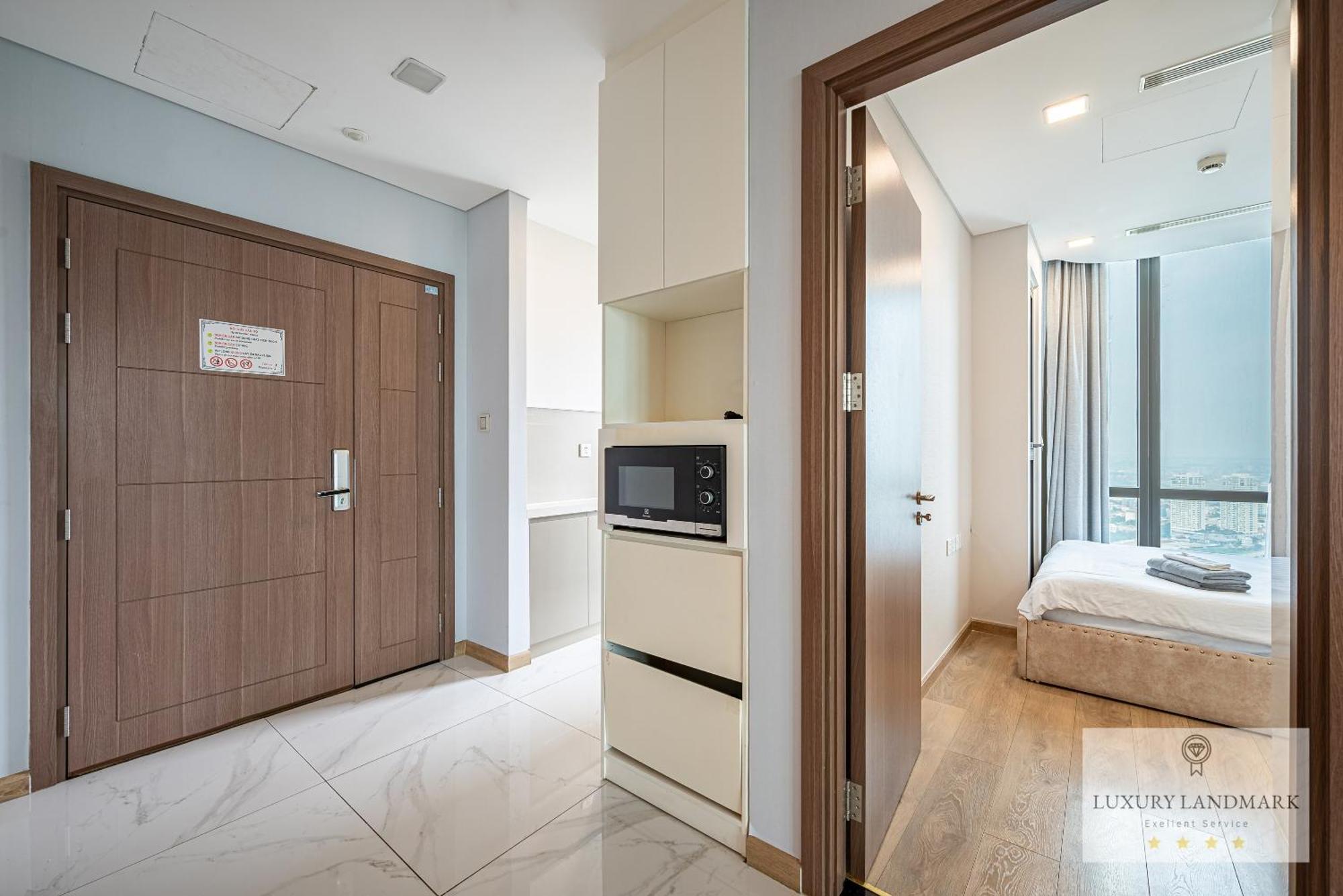 Celeste Landmark 81 Riverview 4*